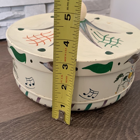 Vintage carrousel cookie tin - Picture 7 of 9